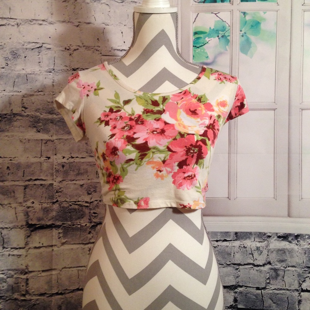 Cute Floral Crop Top size M
